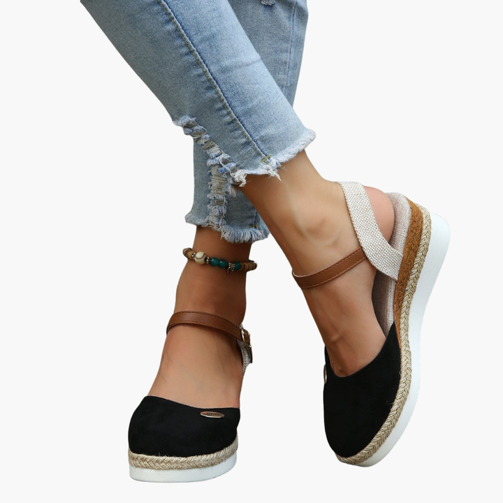 Orthopedic Shoes with Adjustable Strap Women in Suede | Altivaro