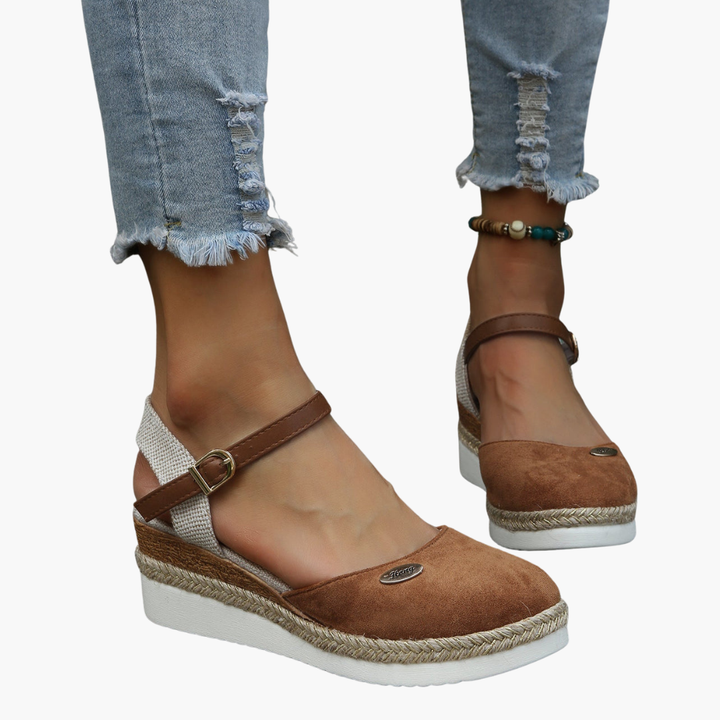 Orthopedic Shoes with Adjustable Strap Women in Suede | Altivaro