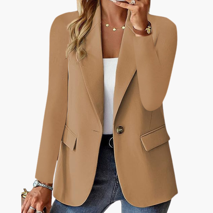 Elegant Woman with Buttons and Pockets | Altivaro