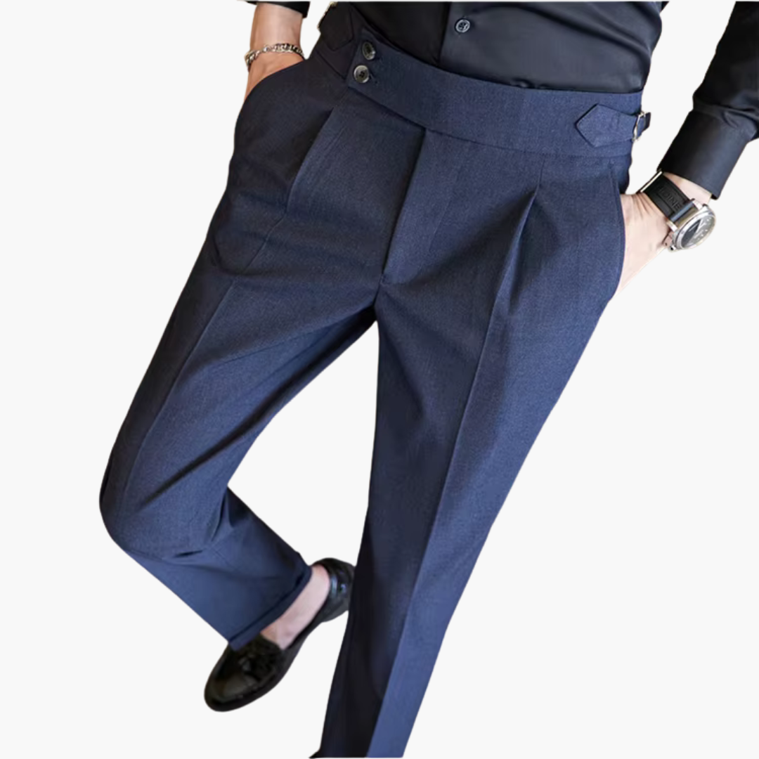 Pantaloni Uomo con Pieghe Laterali e Dettagli a Fibbia | Altivaro