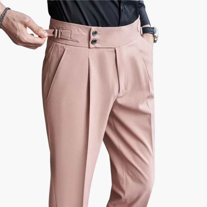 Pantaloni Uomo con Pieghe Laterali e Dettagli a Fibbia | Altivaro