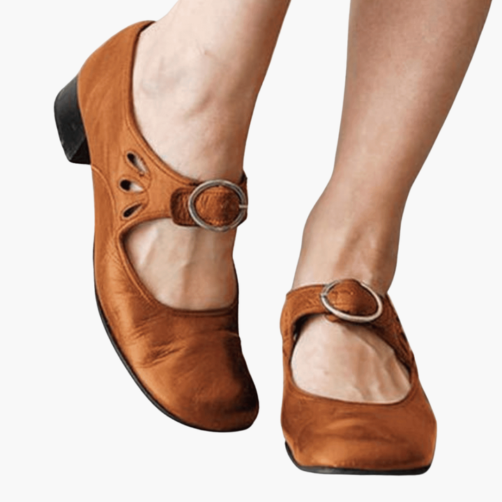 Women's Orthopedic Leather Shoes with Details and Low Heel | Altivaro