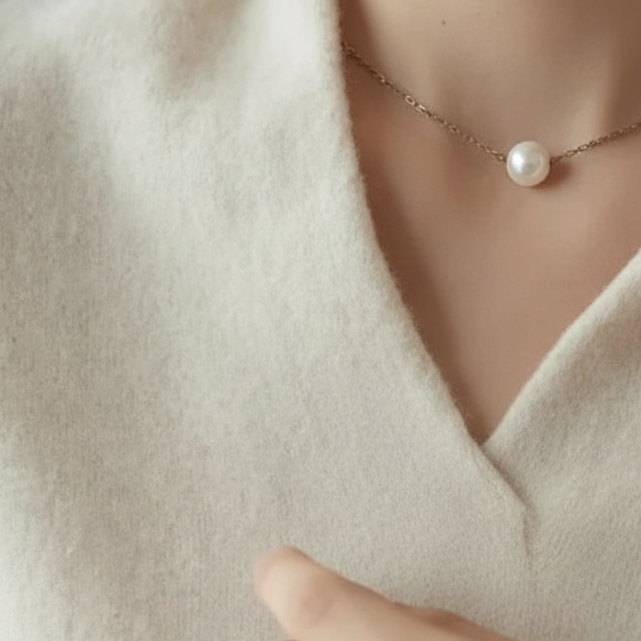 Damenpullover mit V-Ausschnitt aus Strick | Altivaro