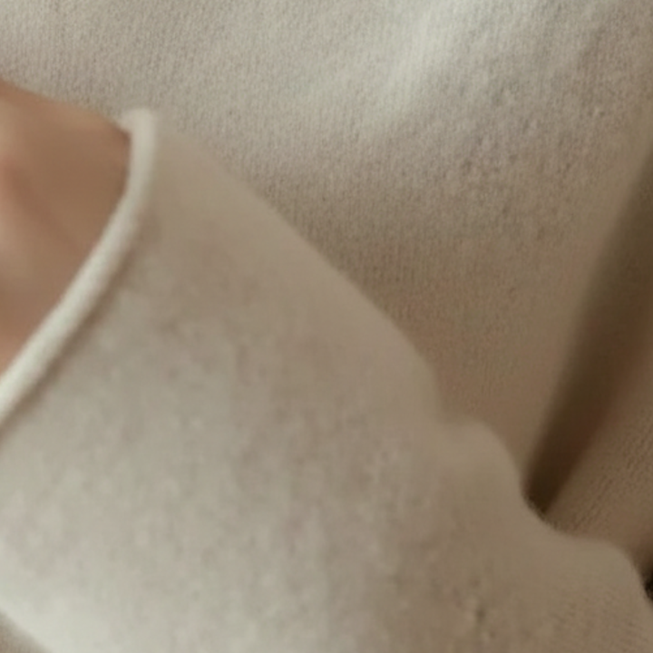 Damenpullover mit V-Ausschnitt aus Strick | Altivaro