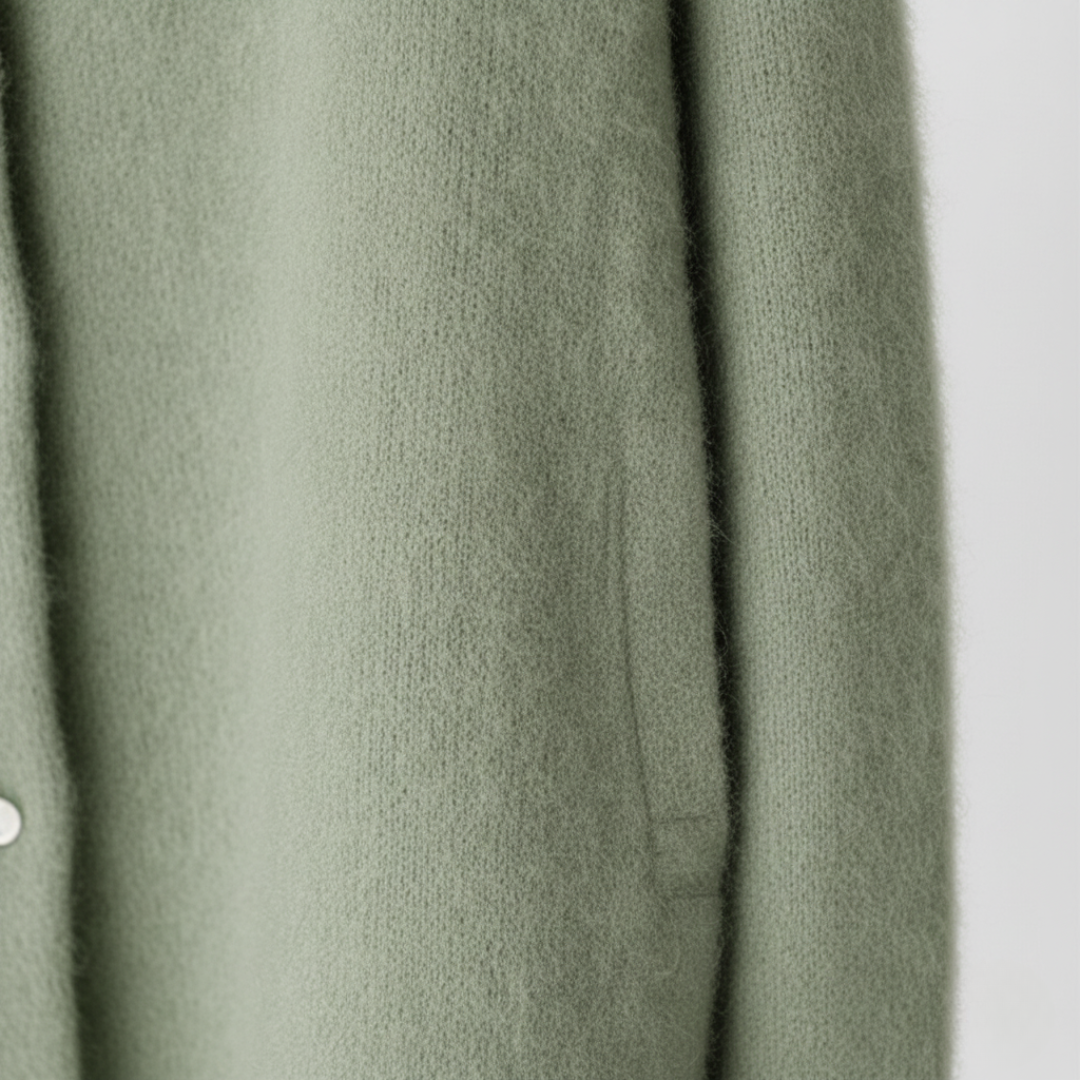 Cardigan Donna in Tessuto Morbido con Bottoni | Altivaro