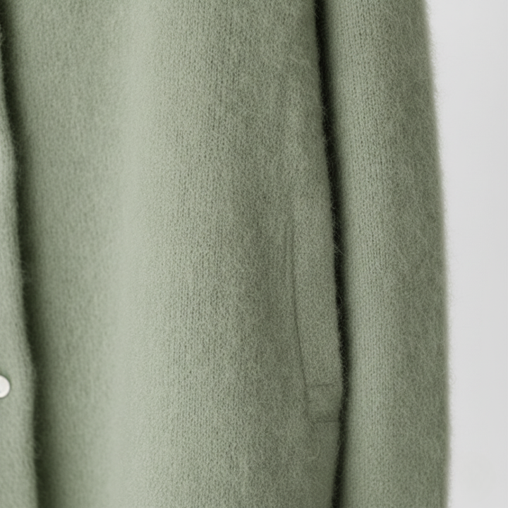 Cardigan Donna in Tessuto Morbido con Bottoni | Altivaro